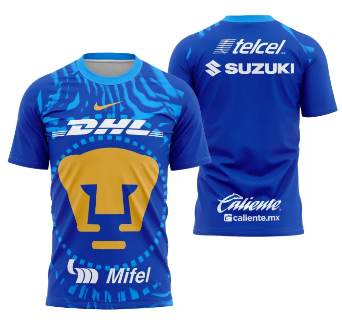 Camiseta unissex preta com logo no peito e estampa grande nas costas do Pumas UNAM Kit Reserva 25-26, perfeita para torcedores e colecionadores, design moderno e esportivo.