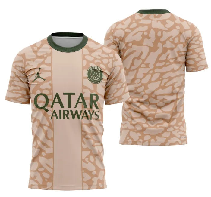 Camiseta preta unissex com logo no peito e estampa grande nas costas inspirada na camisa quarto PSG 2023-2024, ideal para fãs do time e estilo urbano.