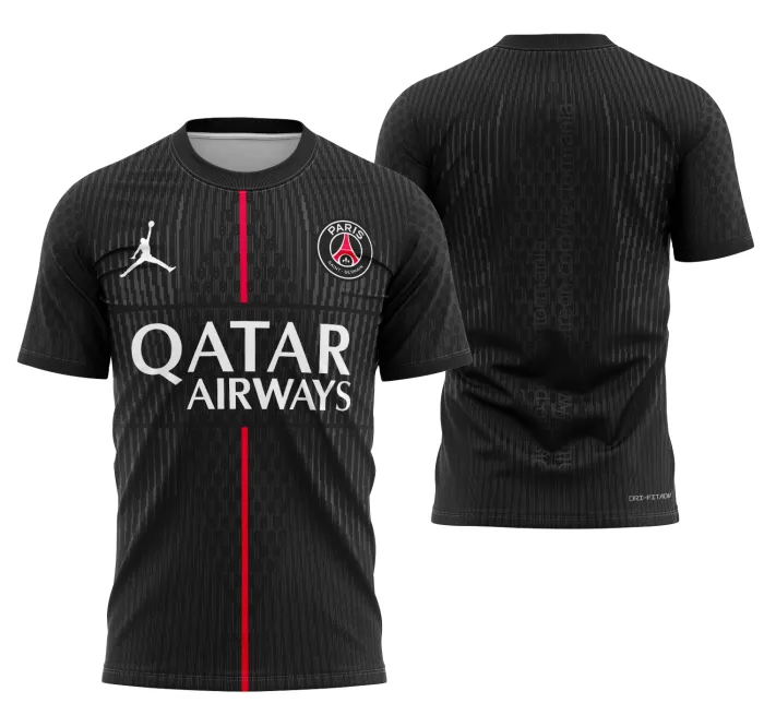 Camiseta unissex preta com logo no peito e estampa grande nas costas inspirada na Camisa Quarto PSG 2025-2026, design moderno e esportivo ideal para fãs do PSG.