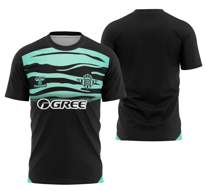Camiseta unissex branca com logo no peito e estampa grande nas costas do Real Betis Treinamento 25-26, estilo esportivo e moderno, ideal para fãs do time.