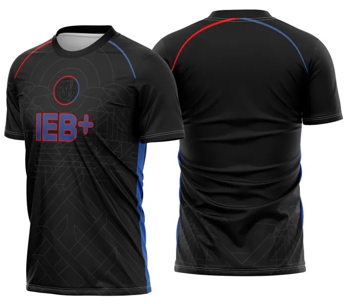 Camiseta unissex preta com logo no peito e estampa grande nas costas inspirada no San Lorenzo Terceiro Kit 2025, perfeita para quem ama futebol e estilo esportivo.