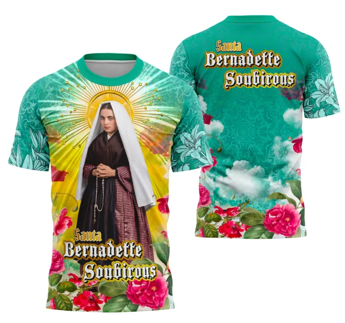 Camiseta unissex branca com logo no peito e estampa grande nas costas de Santa Bernadette Soubirous, inspirada na fé e religiosidade, ideal para devotos que buscam conforto e estilo.