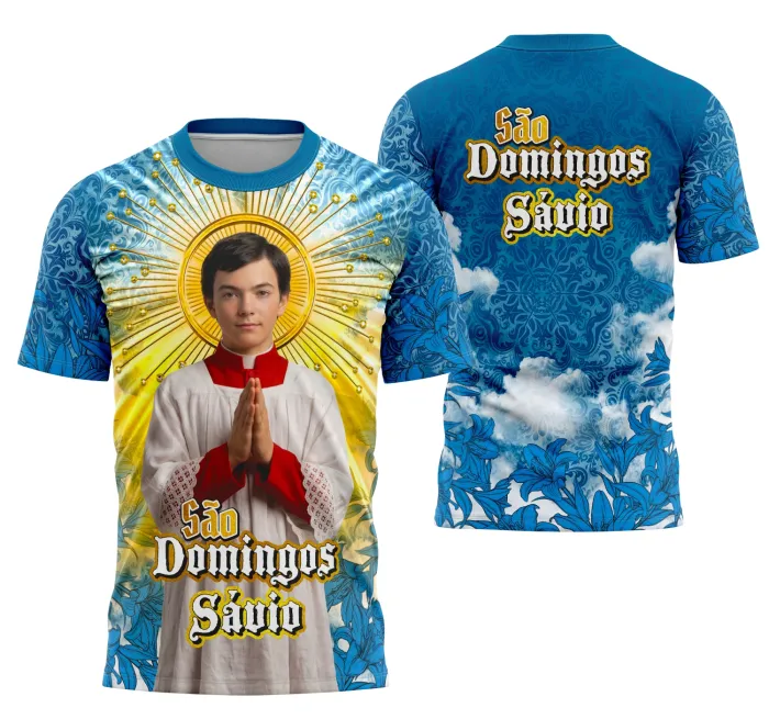 Camiseta unissex preta com logo no peito e estampa grande nas costas inspirada em São Domingos Sávio, temática de religião, ideal para devotos e fãs do santo.