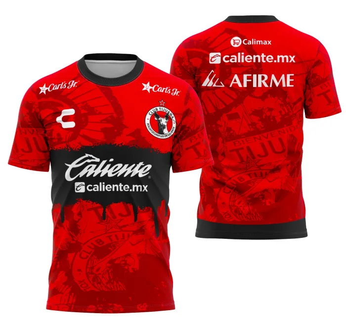 Camiseta unissex preta com logo no peito e estampa grande nas costas inspirada na camisa Tijuana Kit Home 2025-26, ideal para fãs e colecionadores de camisas esportivas