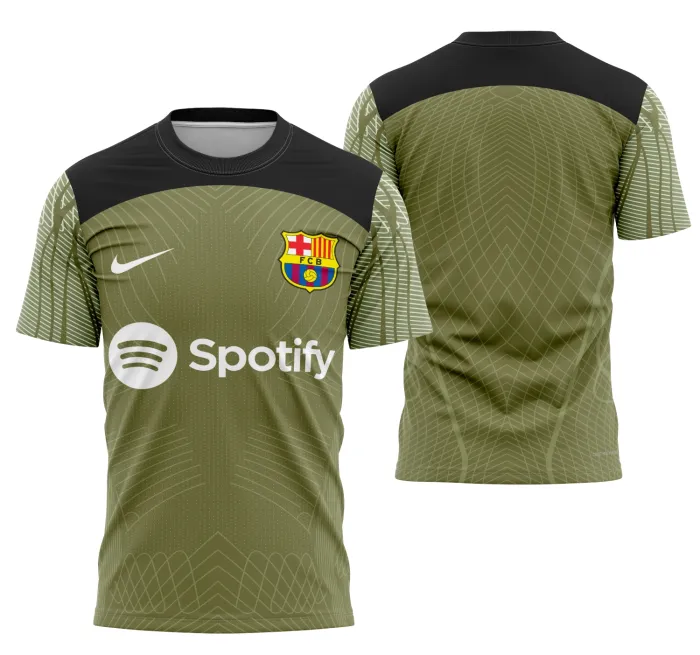 Camiseta unissex preta com logo no peito e estampa grande nas costas inspirada no treinamento do Barcelona 2023-2024, perfeita para fãs do futebol e esportes.