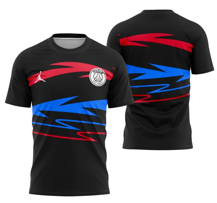 Camiseta preta unissex com logo do PSG no peito e estampa grande nas costas inspirada no treinamento do PSG, ideal para fãs do time com visual moderno e elegante