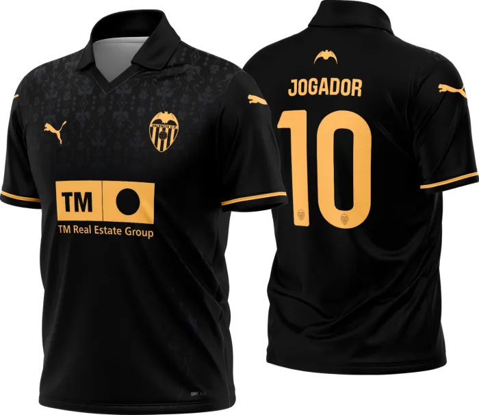 Camiseta unissex preta com logo no peito e estampa grande nas costas inspirada na Camisa Valencia Reserva 2024-25, destacando estilo moderno e detalhes vibrantes.