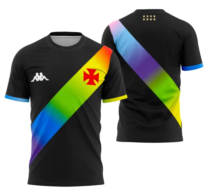 Camiseta unissex preta com logo no peito e estampa grande nas costas homenageando o Vasco Da Gama Pride 2023, perfeita para torcedores que buscam estilo e conforto.