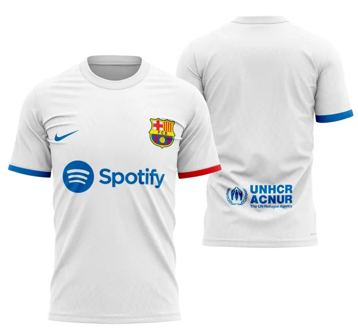 Camiseta unissex preta com logo no peito e estampa grande nas costas, tema Visita A Barcelona 2023-2024, estilo moderno e urbano, perfeita para fãs e colecionadores.