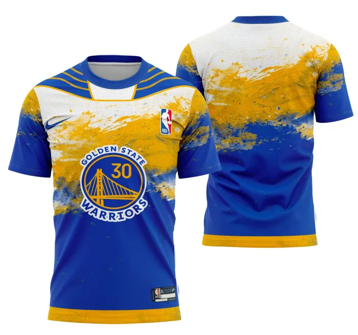 Camiseta preta unissex com logo no peito e estampa grande nas costas temática Warriors Conceito, ideal para quem busca estilo marcante e conforto no dia a dia.