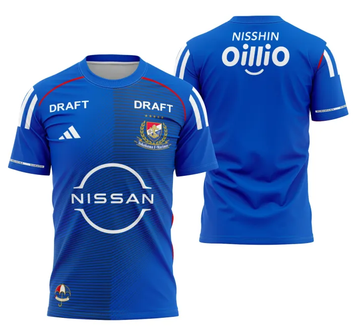 Camiseta unissex com logo no peito e estampa grande nas costas da camisa Yokohama F Marinos Local 2026, em cor preta, ideal para fãs de futebol e colecionadores.