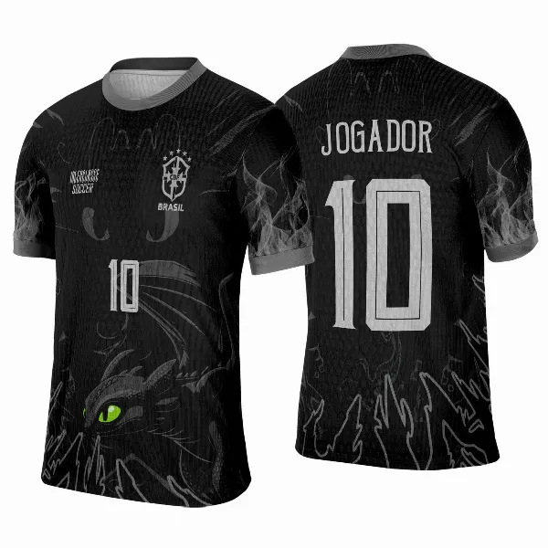 Camiseta unissex preta com logo no peito e estampa grande nas costas inspirada em Interclasse Banguela Treinar Seu Dragão, perfeita para fãs, com design moderno e confortável.