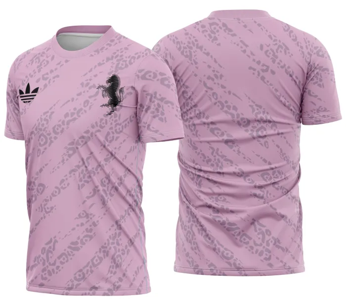 Camiseta unissex preta com logo no peito e estampa grande nas costas do Juventus Uniforme Reserva 2026, mostrando design moderno e estilo esportivo forte.