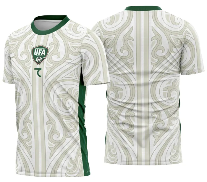 Camiseta unissex preta com logo no peito e estampa grande nas costas, destacando o tema Uzbequistão Conceito Reserva 2026, estilo moderno e original para fãs e colecionadores.